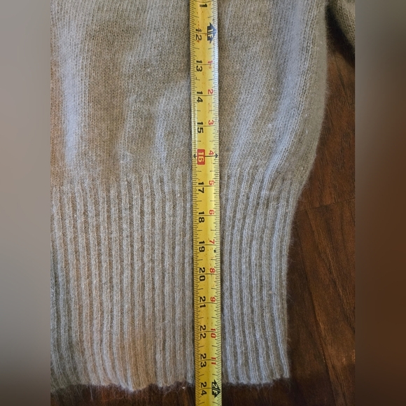 Liz Claiborne Angora/Lambs Wool Light Green Sweater - Picture 7 of 10